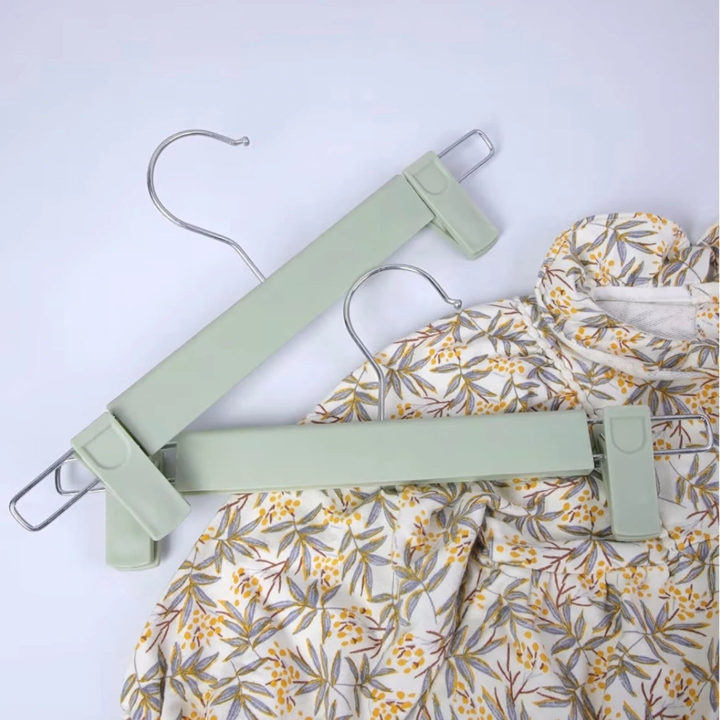 Cintres pince plastique réglables 35 cm – Spéciaux jupes, pantalons et lingerie