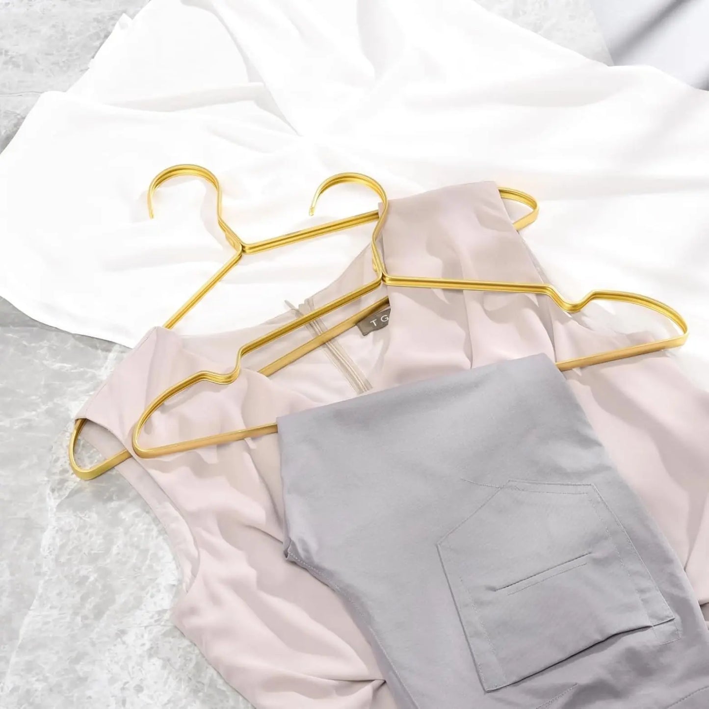 Cintres aluminium doré anti-rouille 42 cm – Épaules larges pour vestes